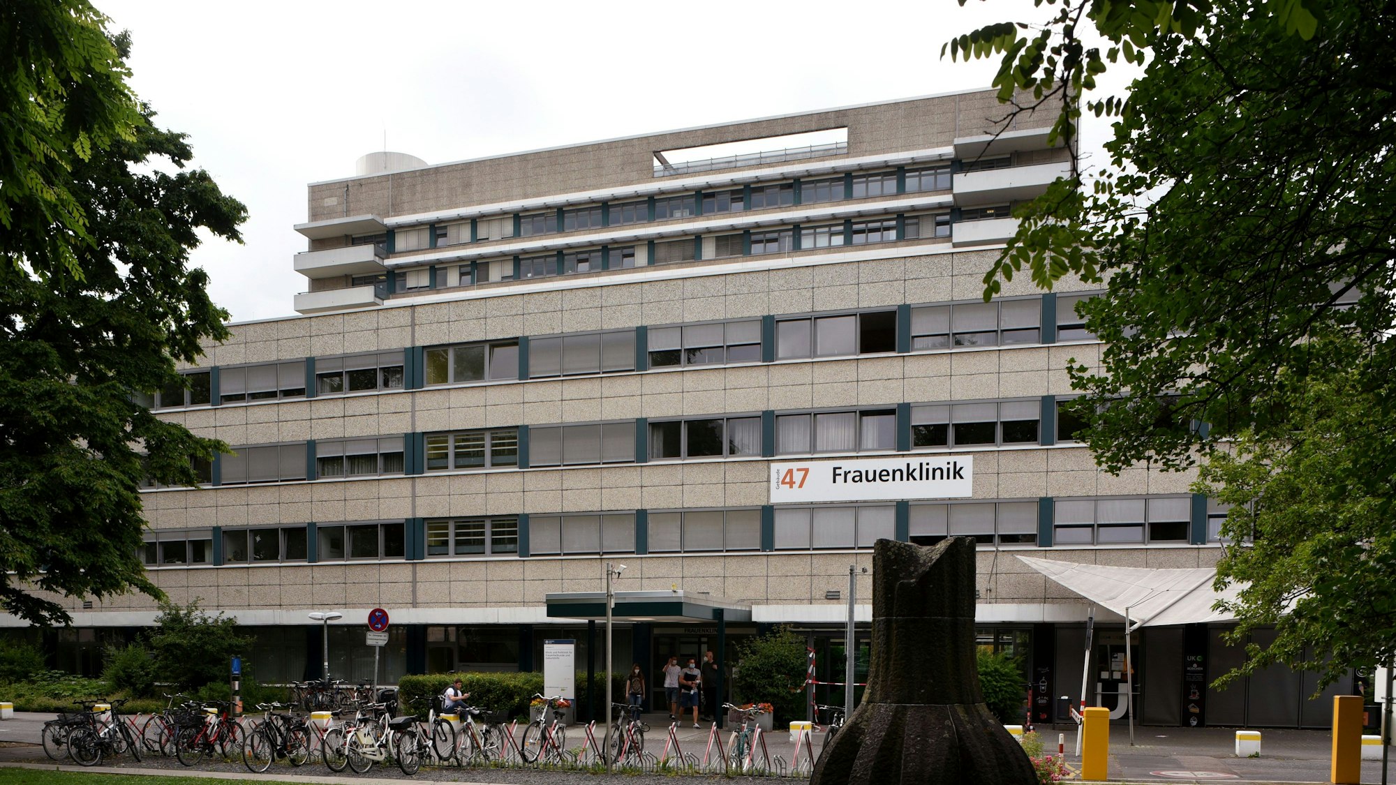 In der Frauenheilkunde und Geburtshilfe der Uniklinik kam es im Dezember 2025 zu dem Polizeieinsatz (Archivfoto).