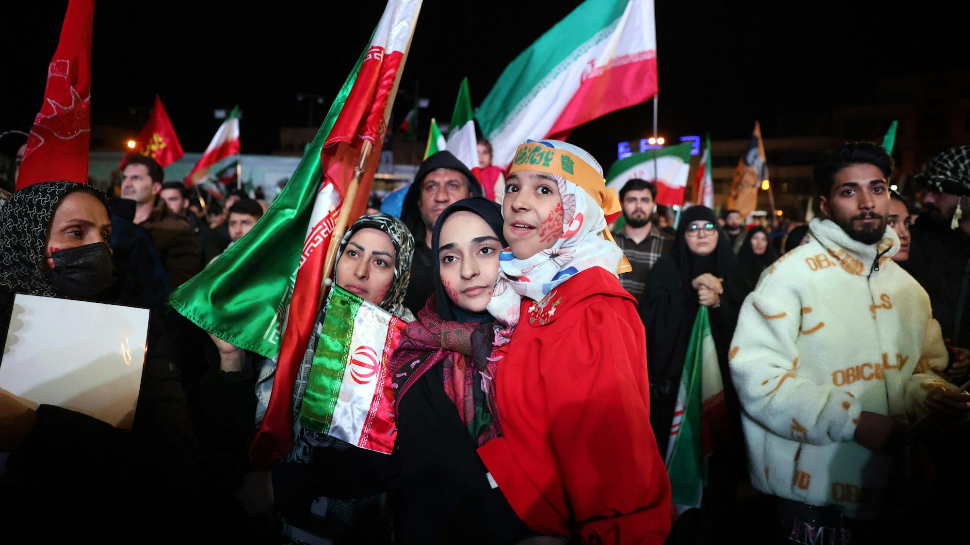 Jubel in Teheran nach der Verkündung einer zweiwöchigen Waffenruhe.