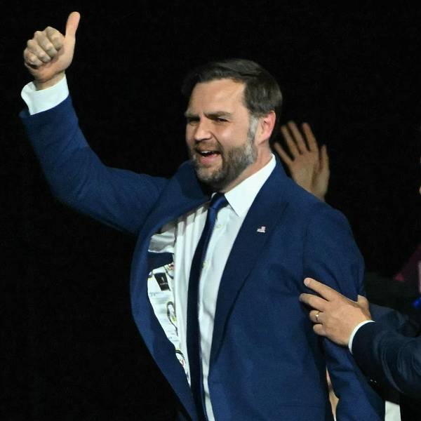 Budapest: Ungarns Ministerpräsident Viktor Orbán (r.) und US-Vizepräsident JD Vance bei einer Wahlkampfveranstaltung am Dienstag (7. April)