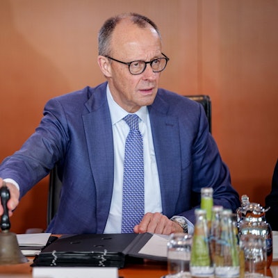 Bundeskanzler Friedrich Merz (CDU) nimmt an der Sitzung des Bundeskabinetts im Bundeskanzleramt teil.