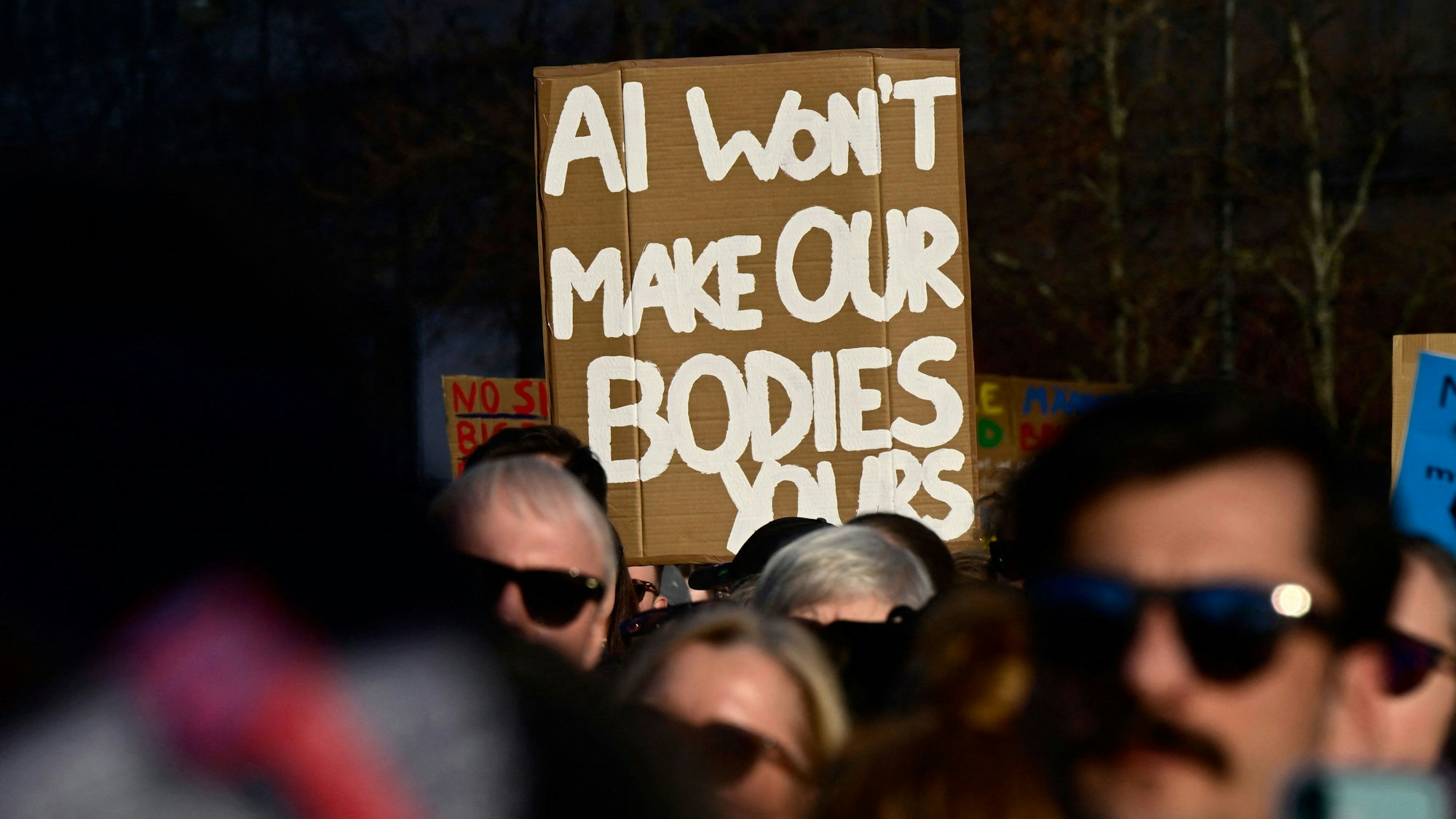 Nach Bekanntwerden der Vorwürfe von Fernandes gingen in Deutschland in mehreren Städten Menschen für Demonstrationen auf die Straße. (Archivbild)
