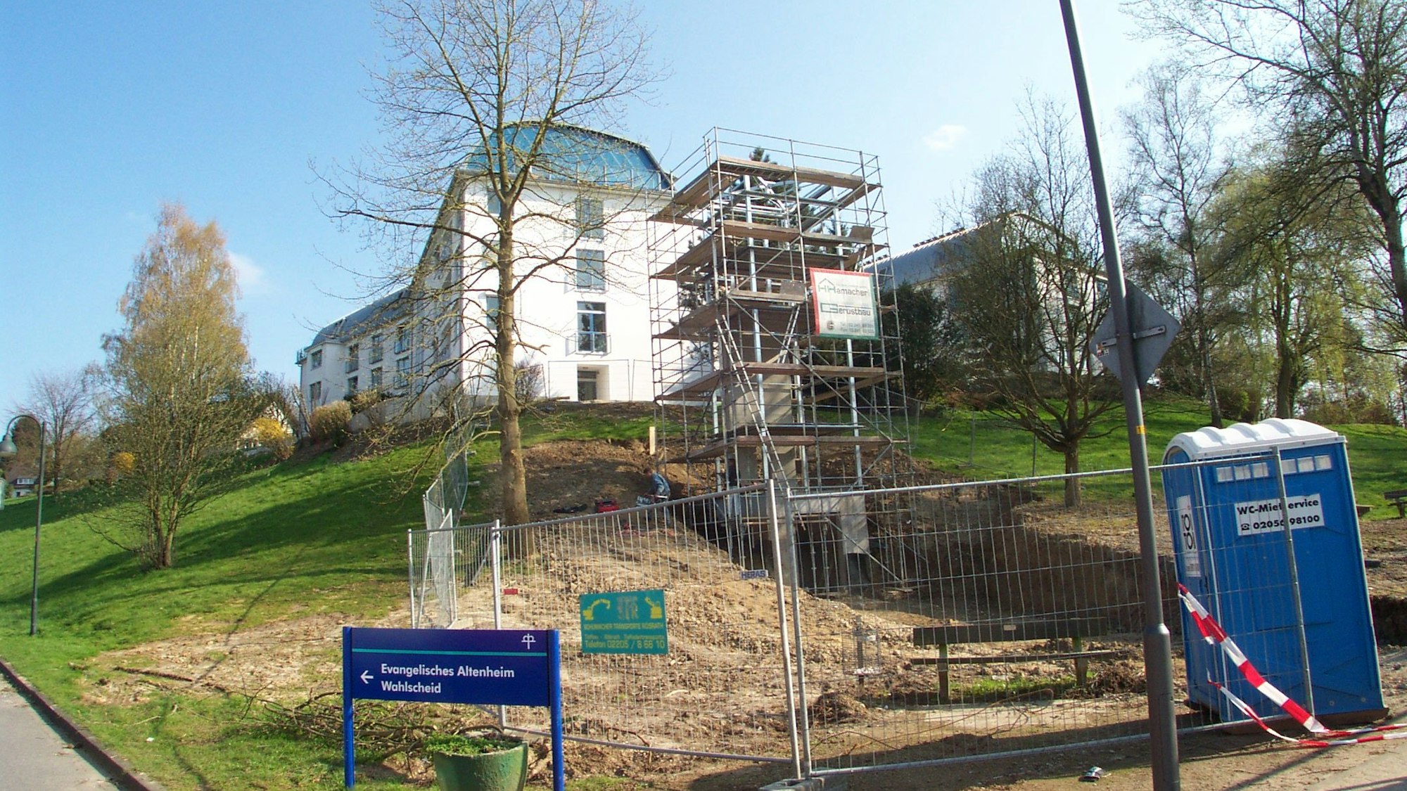 Der Aufzug am Wahlscheider Altenheim wurde 2004 fertiggebaut.