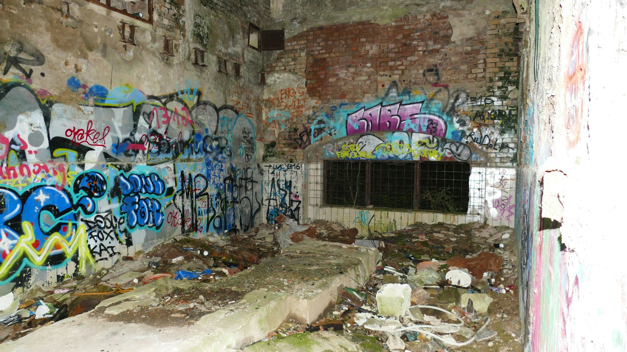 Die Ruine des Pleistalwerks ist ein sogenannter Lost Place und darf seit 2008 nicht mehr betreten werden.