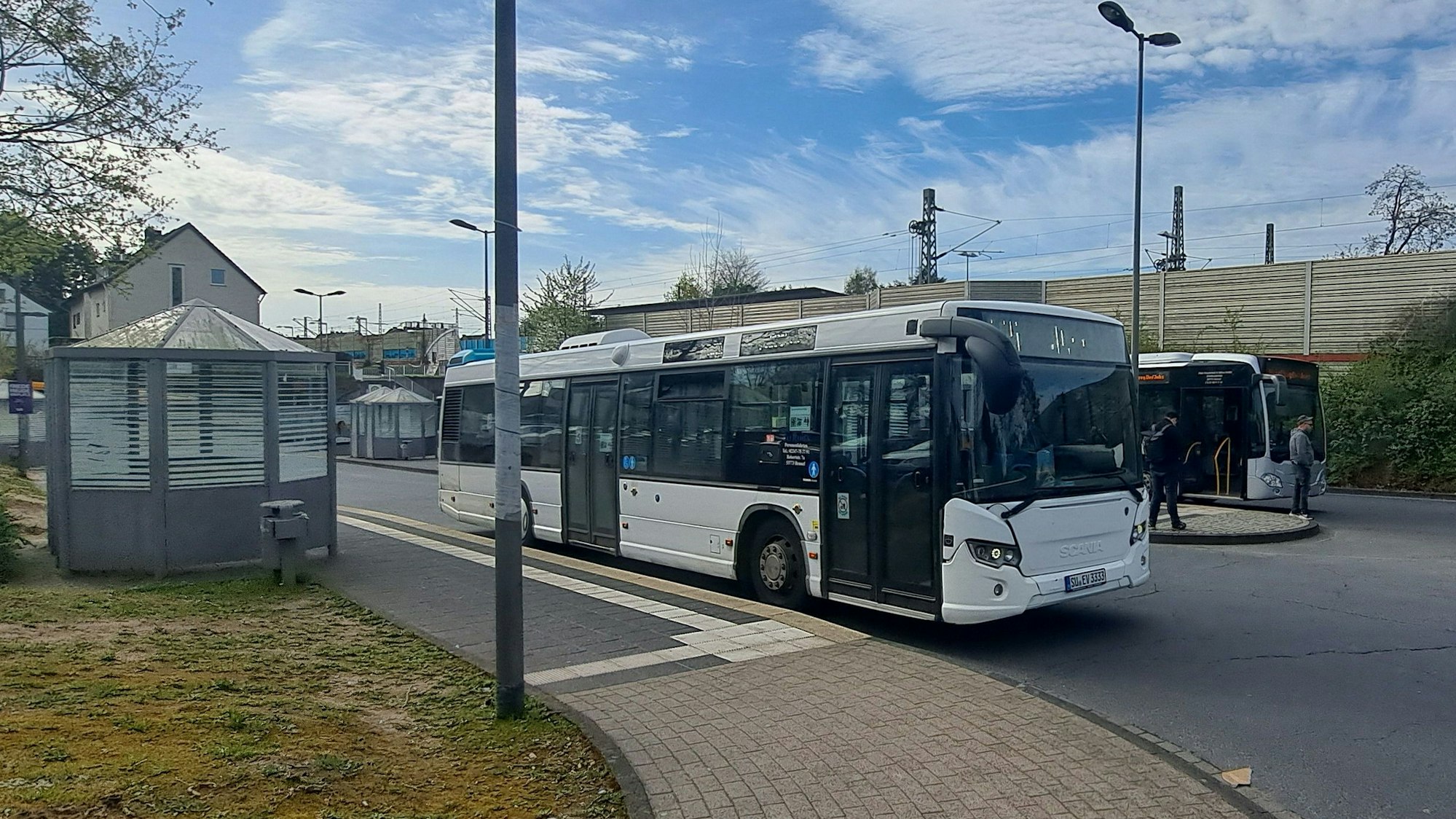 Hier am S-Bahnhof in Troisdorf-Spich statt wie bislang am Bahnhof in Porz-Wahn sollen die Busse der RSVG-Linie 550 ab September enden. Vor allem Fahrgäste aus den Niederkasseler Stadtteilen Mondorf und Rheidt sollen so eine schnellere Anbindung an den S-Bahn-Verkehr bekommen.