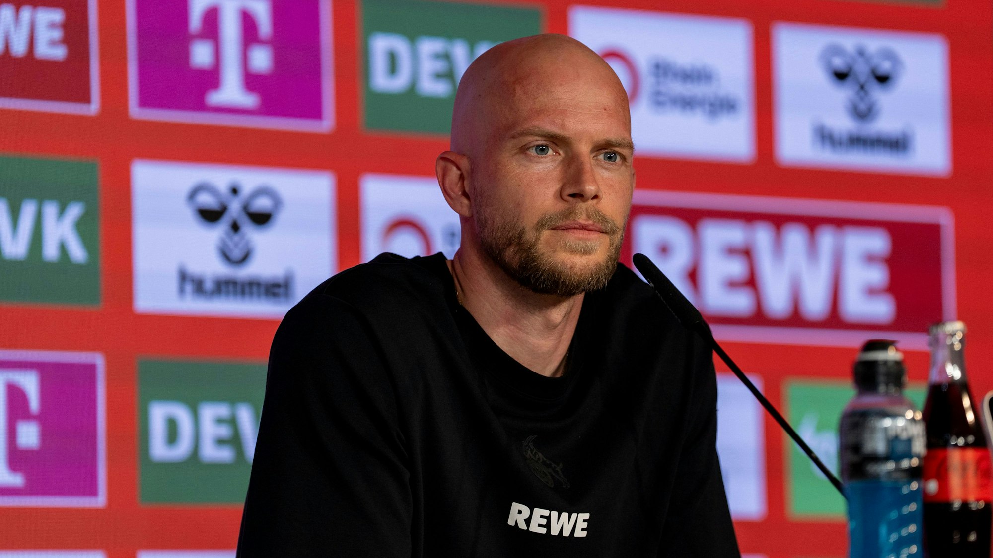 Pressekonferenz 1.FC Köln mit Cheftrainer Rene Wagner vor dem Bundesliga Spiel gegen Werder Bremen im Clubhaus am Geißbockheim, Saison 2025 2026, 10.04.2026 DFB regulations prohibit any use of photographs as image sequences and or quasi-video. *** Press conference 1 FC Köln with head coach Rene Wagner before the Bundesliga match against Werder Bremen in the clubhouse at Geißbockheim, season 2025 2026, 10 04 2026 DFB regulations prohibit any use of photographs as image sequences and or quasi video Copyright: HMBxMedia/MarcoxBader