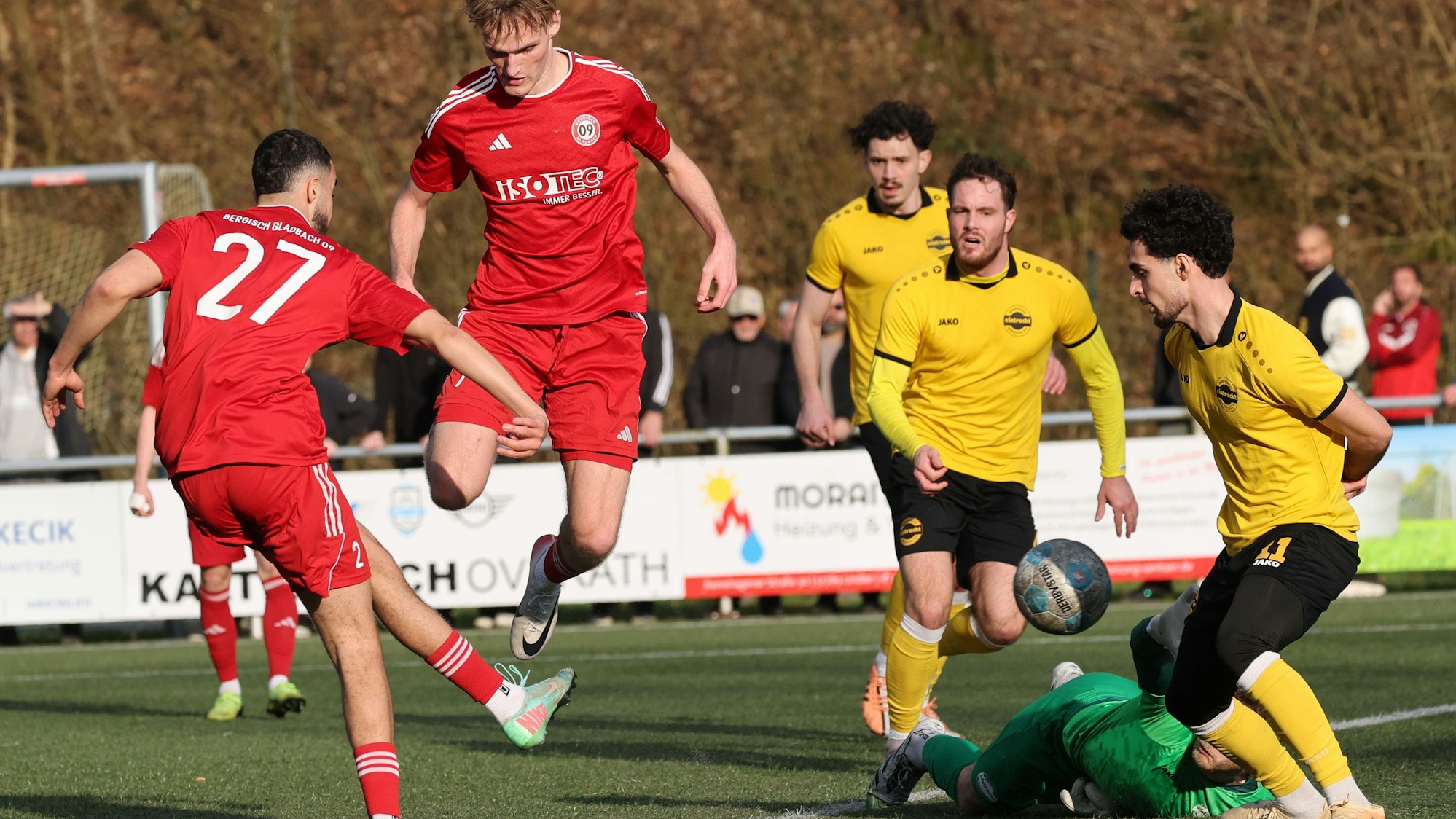 Soufian Amaadacho trifft zum 3:2 gegen Eintracht Hohkeppel.
