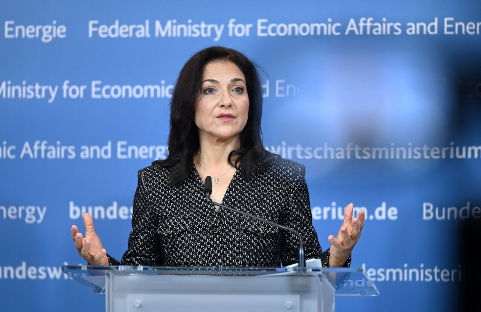 Reiche attacks the SPD: Minister calls fuel plans expensive and ...