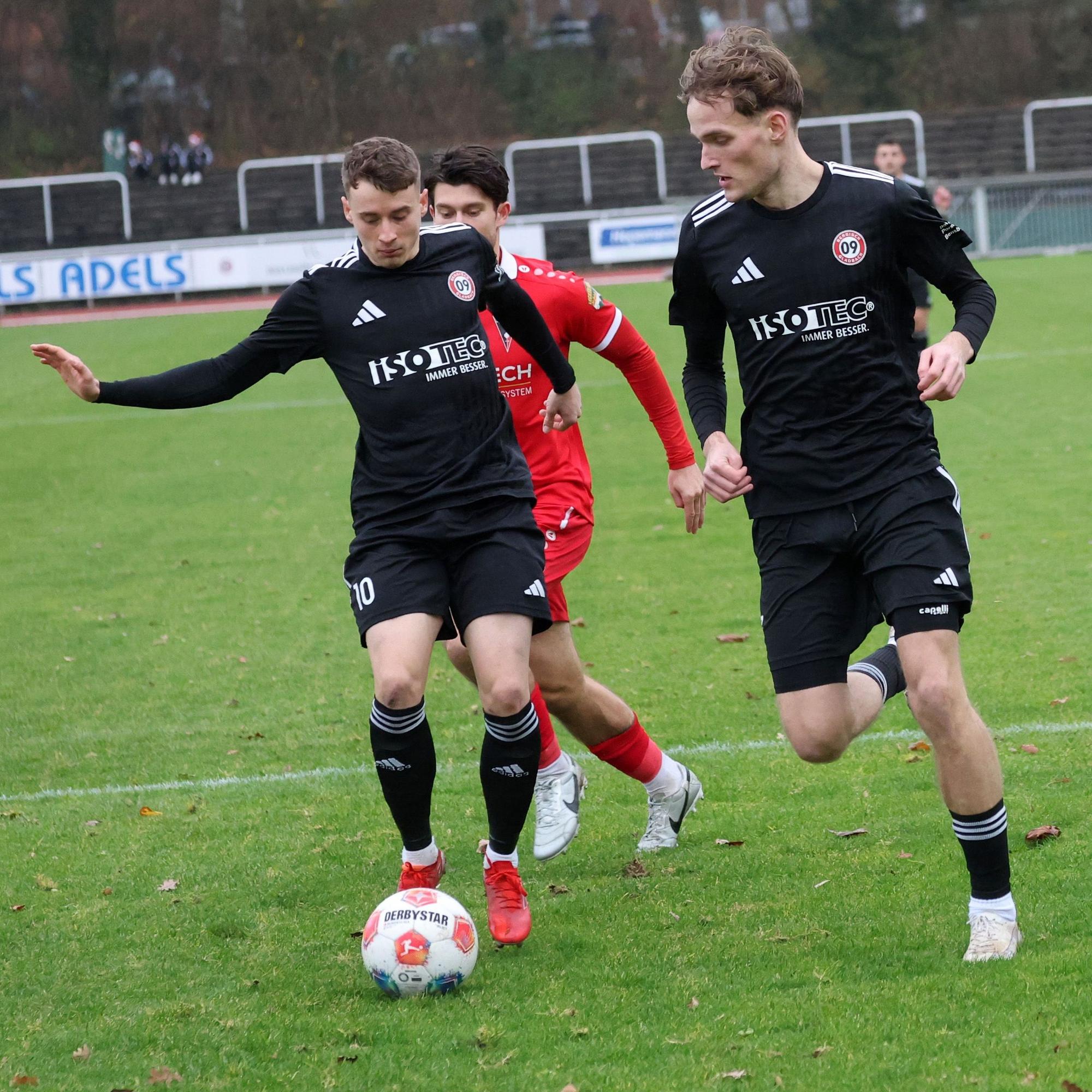 Tristan Arndt und Finn Stromberg im Zweikampf.