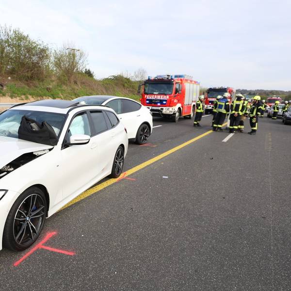 Bei einem Auffahrunfall ist ein BMW-Fahrer verletzt worden.
