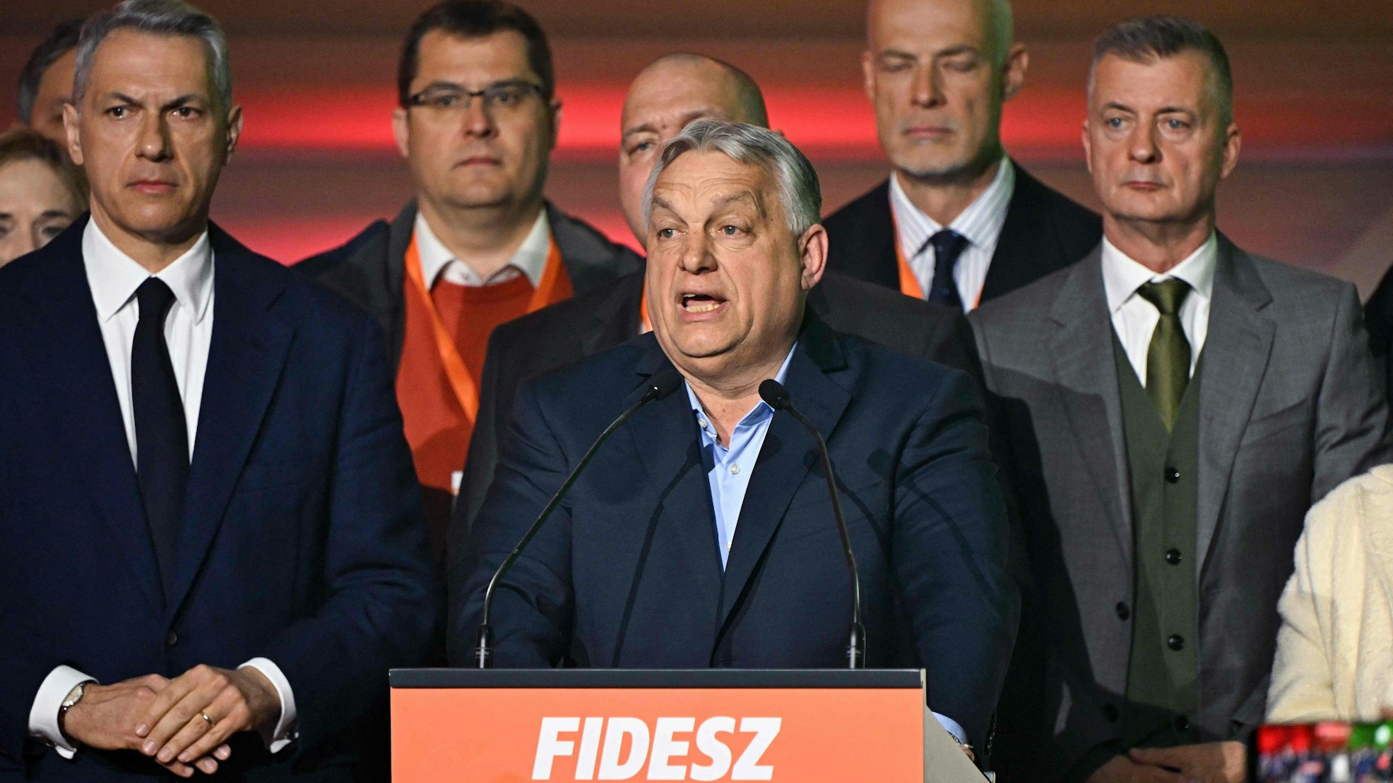 Ungarns Ministerpräsident Viktor Orban spricht nach der Bekanntgabe der Ergebnisse der Parlamentswahlen.
