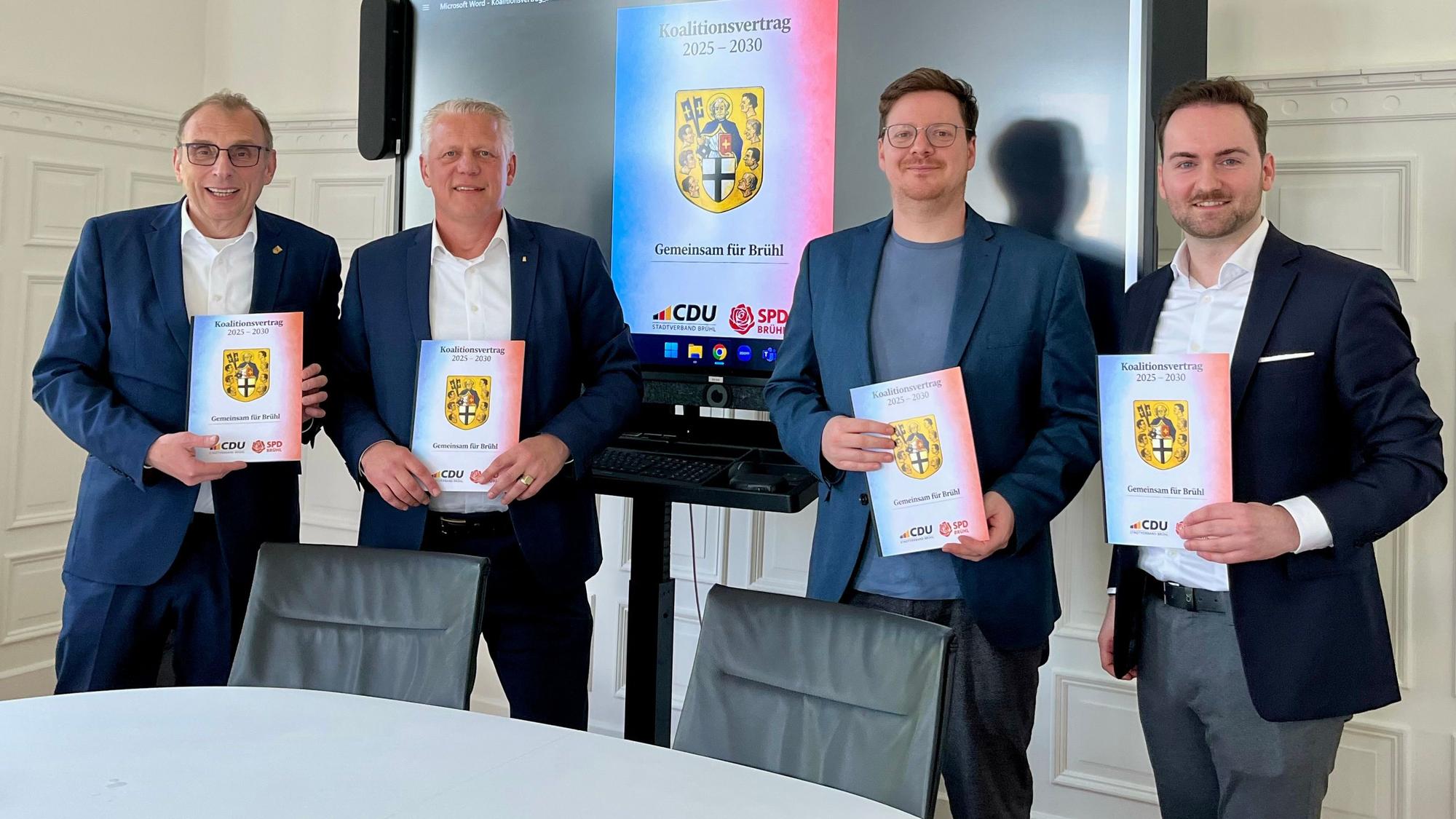 Die schwarz-roten Koalitionäre in Brühl (v.l.): Bernhard Schumacher (SPD), Holger Köllejan (CDU), Karim Hayit (SPD) und André Hess (CDU).