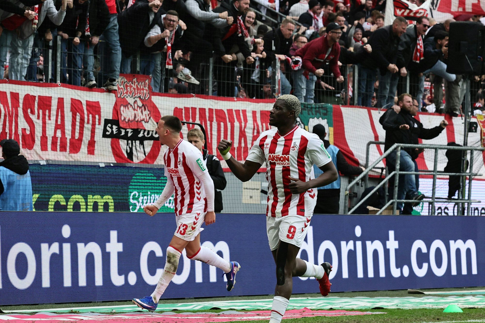 Ragnar Ache (1. FC Köln) bejubelt sein Tor zum 2:0, Said El Mala jubelt mit.