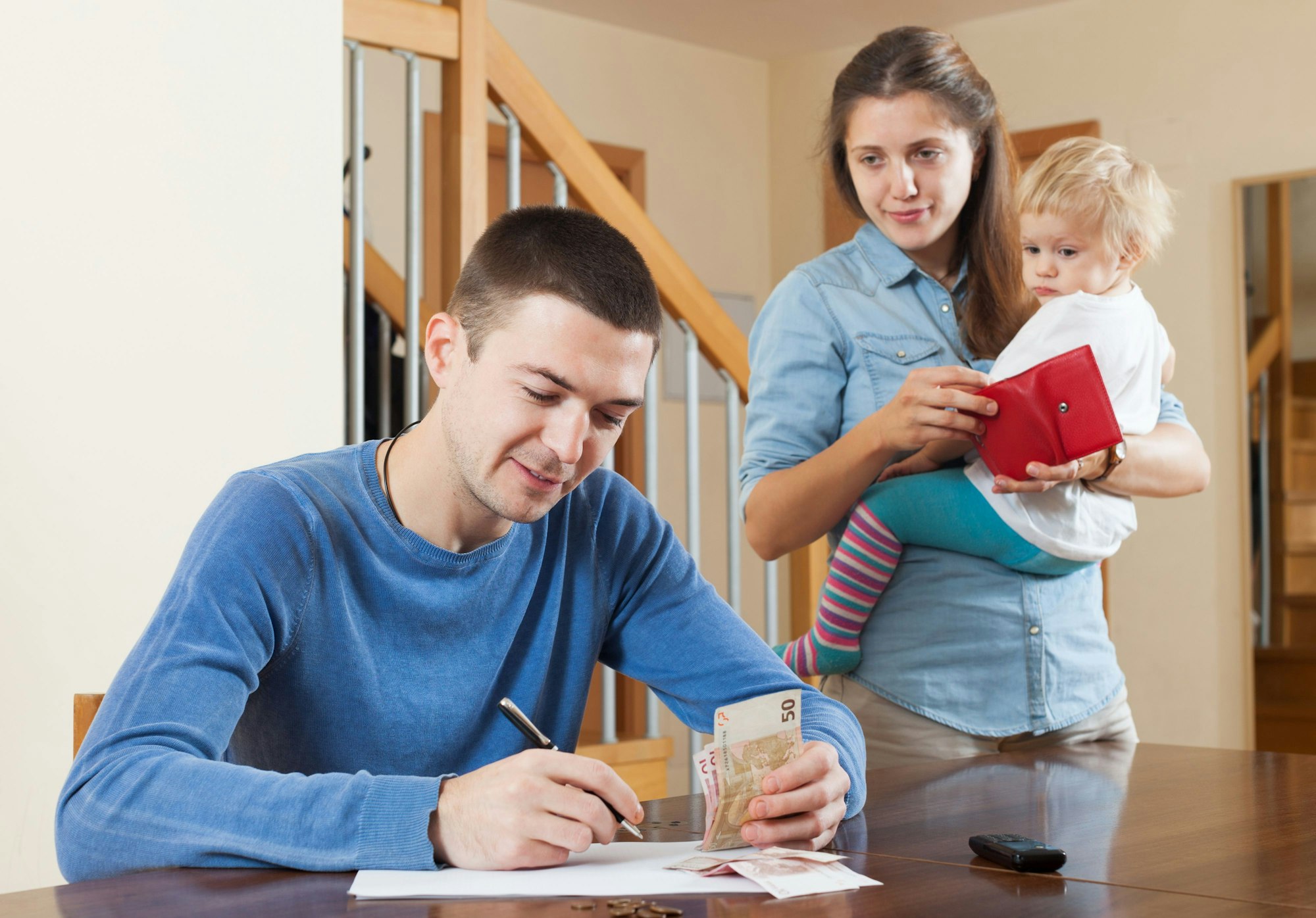 Quarrel in the family of three due to lack of money at home