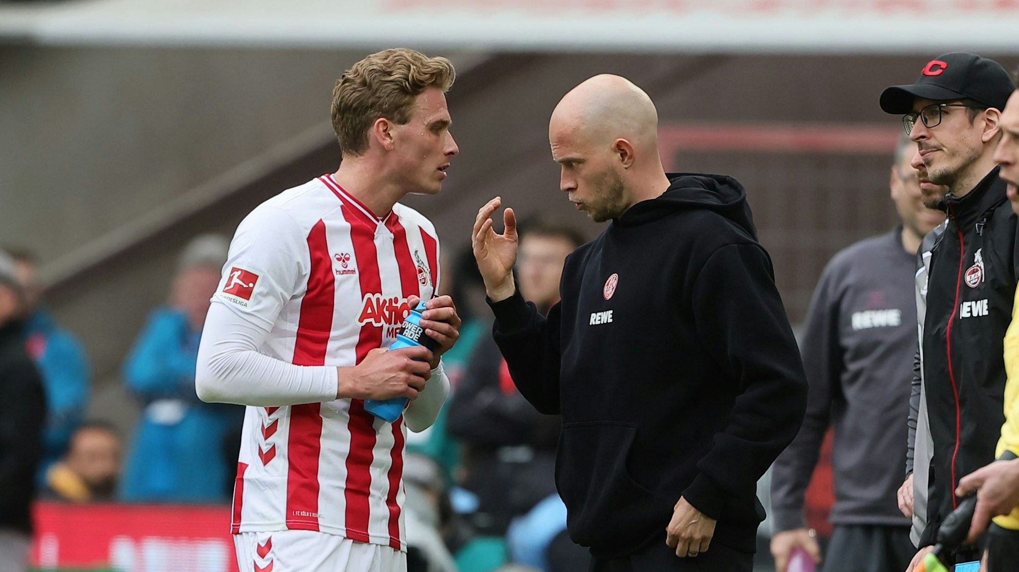 1. FC Köln vs. Werder Bremen, 29. Spieltag, 17.04.2026, 15.30 Uhr, von links: Sebastian Sebulonsen, Rene Wagner (1. FC Köln), Bild: Herbert Bucco