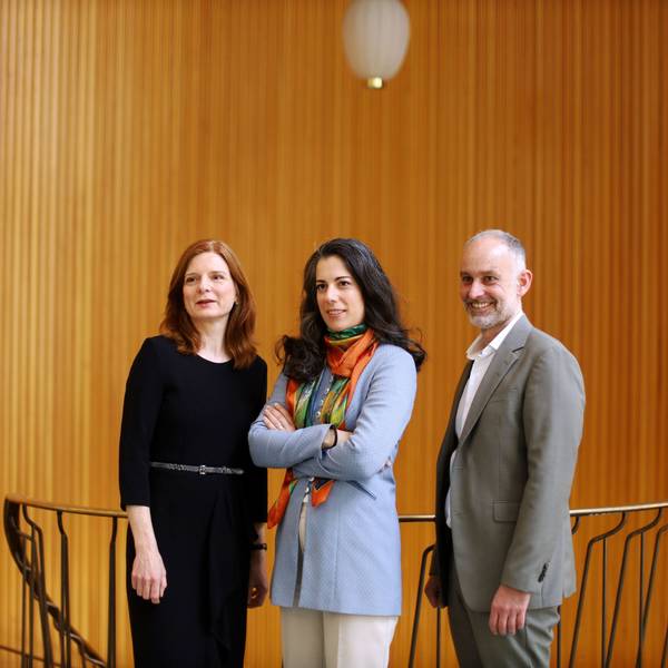 Katrin Vernau, WDR-Intendantin, Marie Jacquot, neue Chefdirigentin des WDR Sinfonieorchesters, und Sebastian König, Manager des WDR Sinfonieorchesters