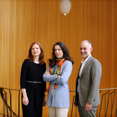 Katrin Vernau, WDR-Intendantin, Marie Jacquot, neue Chefdirigentin des WDR Sinfonieorchesters, und Sebastian König, Manager des WDR Sinfonieorchesters