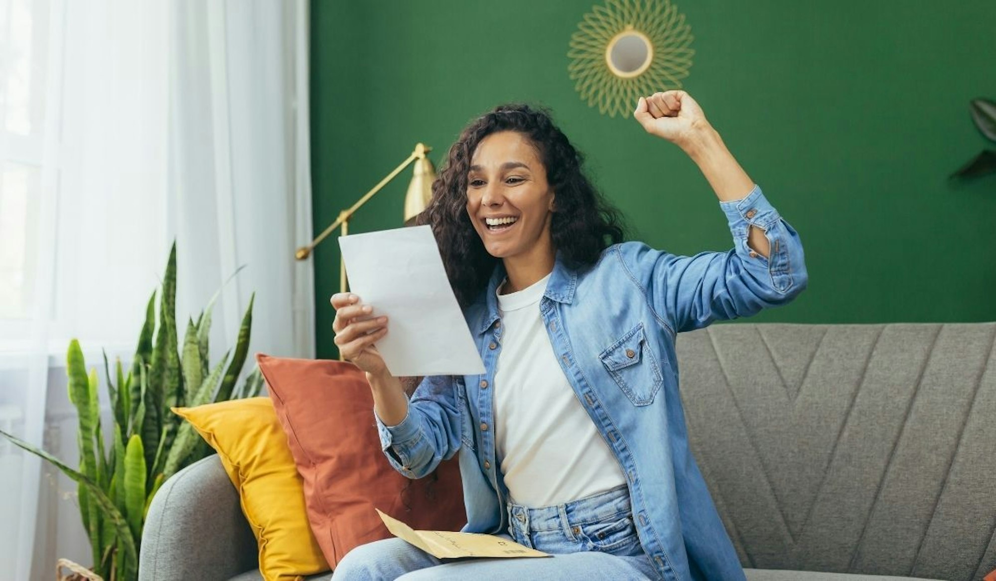 Quarrel in the family of three due to lack of money at home