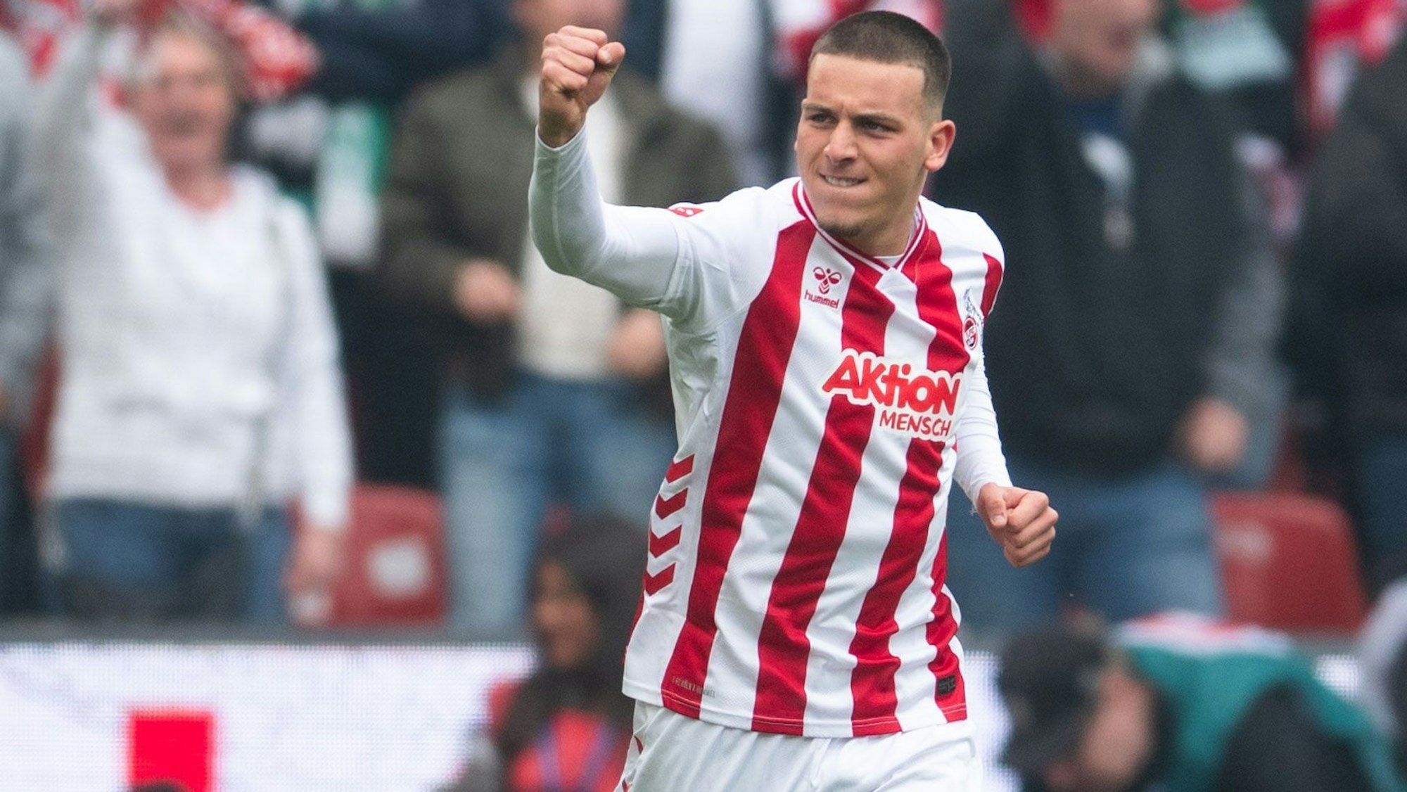 Said El Mala jubelt nach einem Tor im Rhein-Energie-Stadion