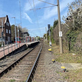 Zu sehen ist der Stadtbahn-Halt in Brühl-Schwadorf.