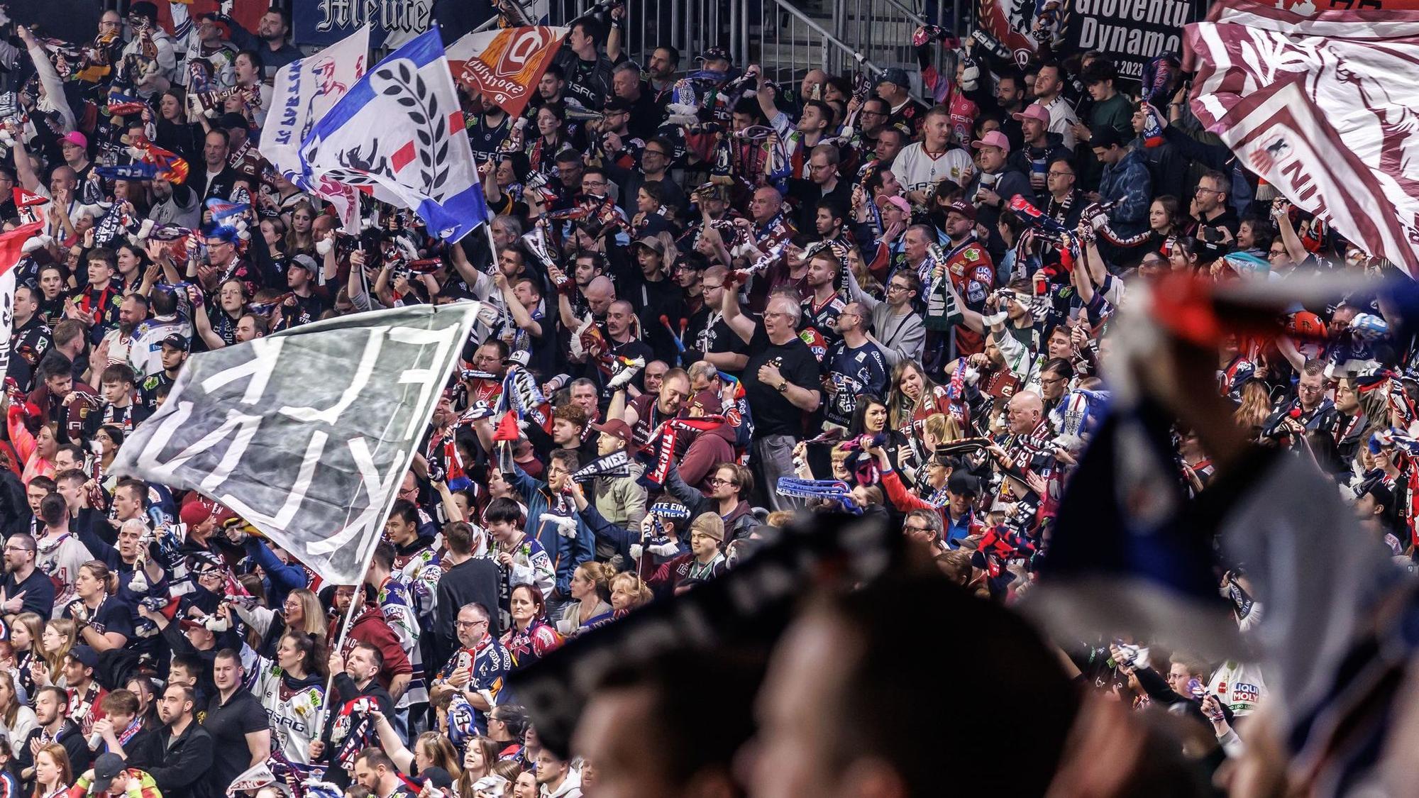 Fans der Eisbären Berlin