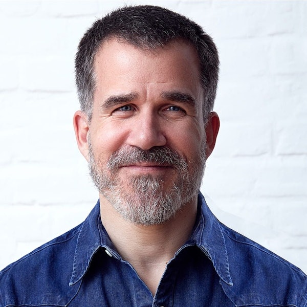 Das Foto zeigt einen Mann im Porträt.