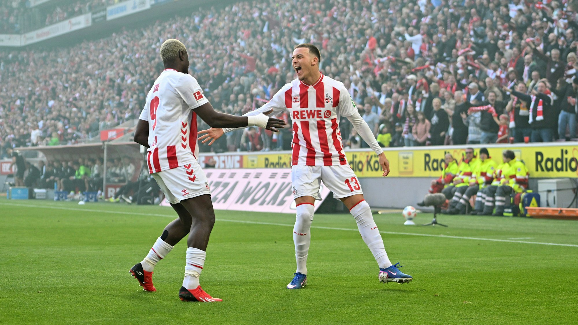 Kölns Sturm-Duo unter sich: Ragnar Ache (l.) und Said El Mala freuen sich nach einem Torerfolg.