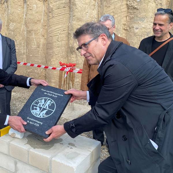 Zu sehen sind Bürgermeister Dr. Marc Prokop und Architekt Markus Stark.