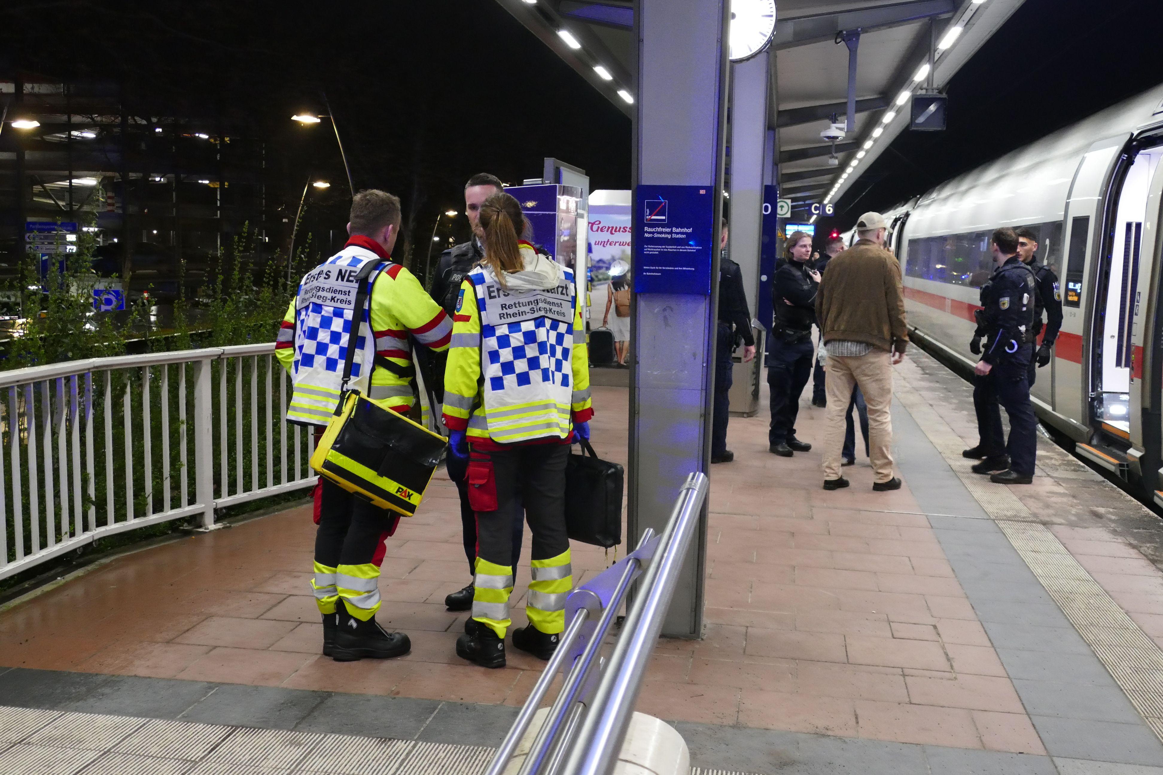 ICE-Vorfall Siegburg: Polizei bittet Zeugen um Fotos und Videos ...