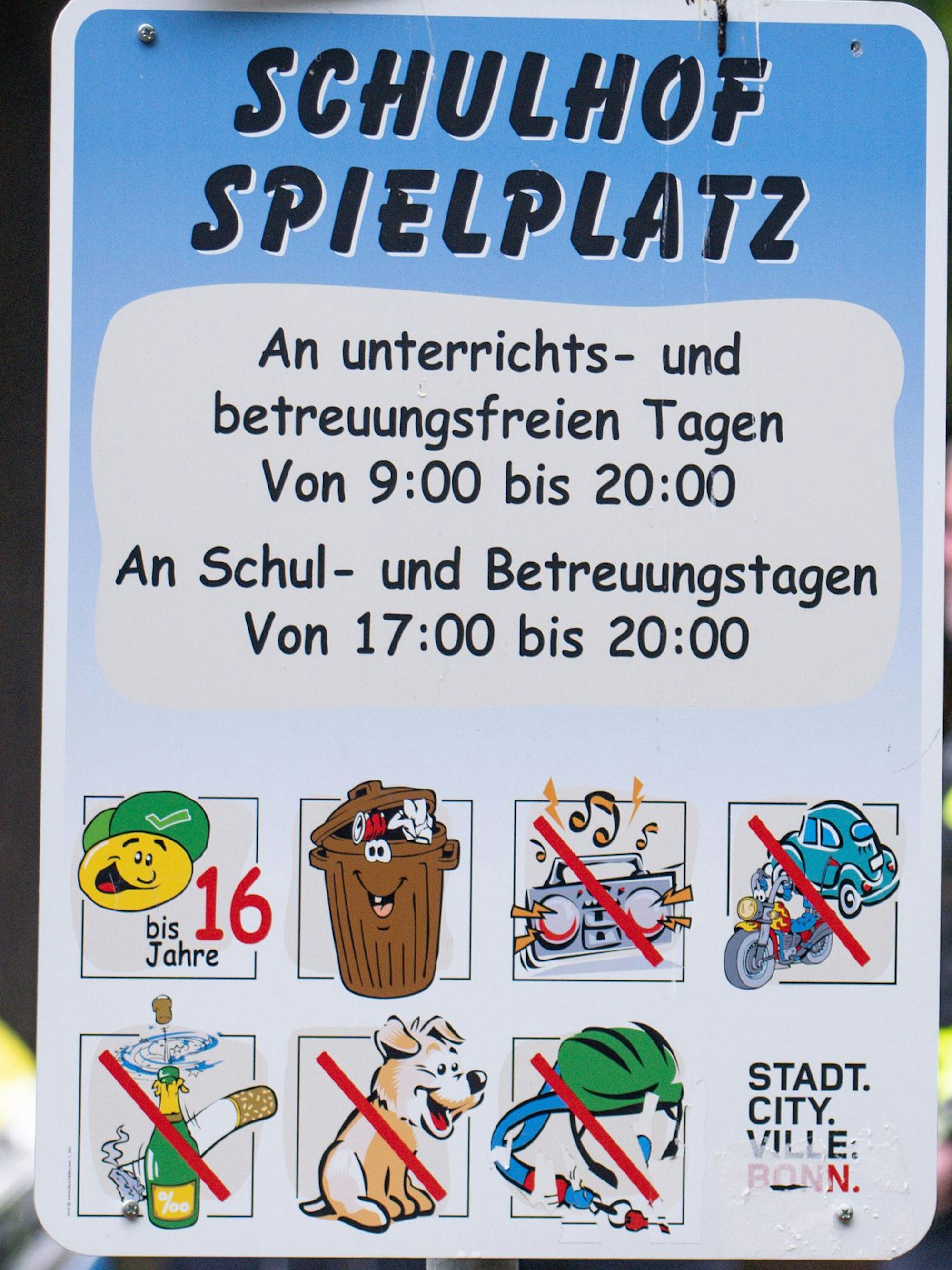 Die Regeln auf dem Schulhof einer Bonner Gesamtschule (Archivbild).