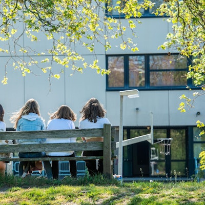 Nach der Schule können sich Kölner Kinder nicht mehr auf dem Schulhof treffen – dann sind sie abgeschlossen. (Symbolfoto)