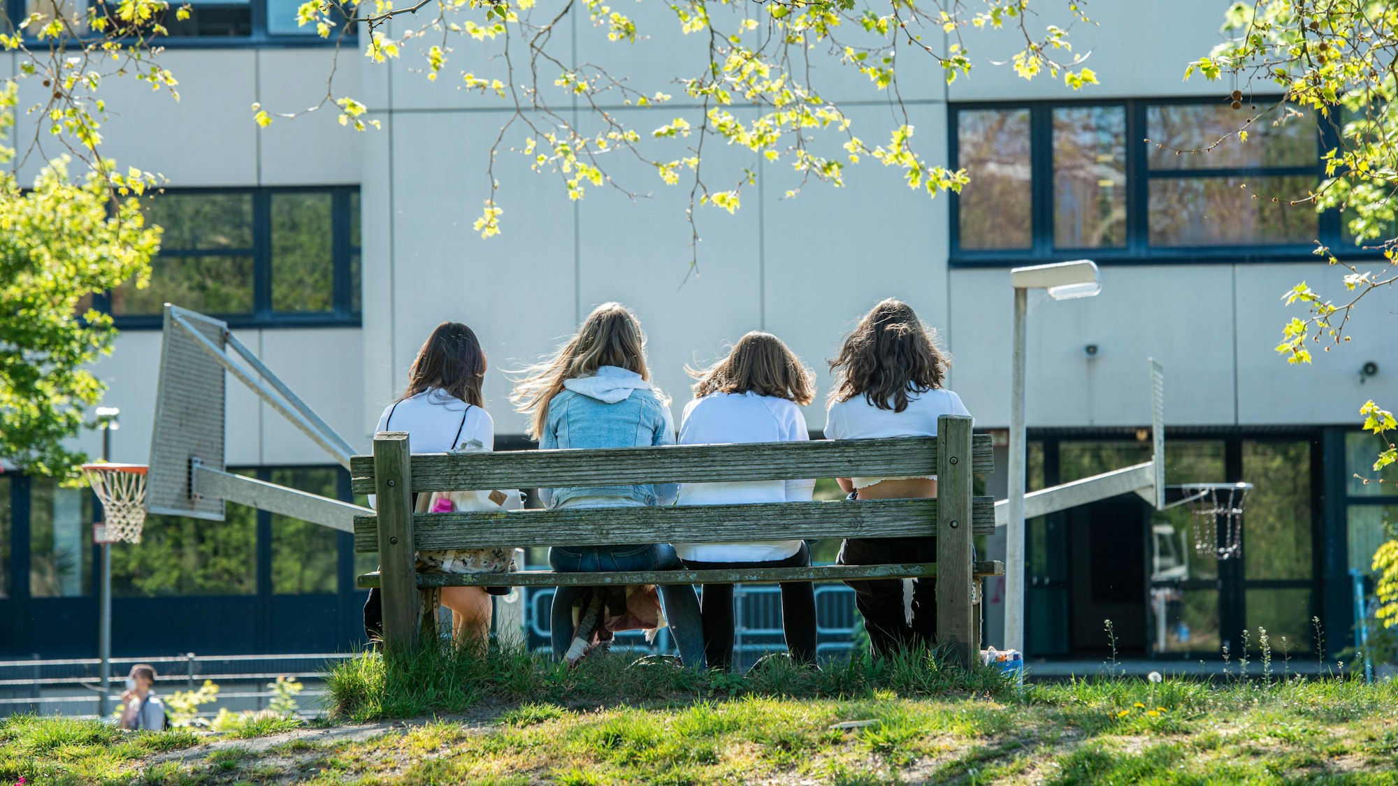 Nach der Schule können sich Kölner Kinder nicht mehr auf dem Schulhof treffen – dann sind sie abgeschlossen. (Symbolfoto)