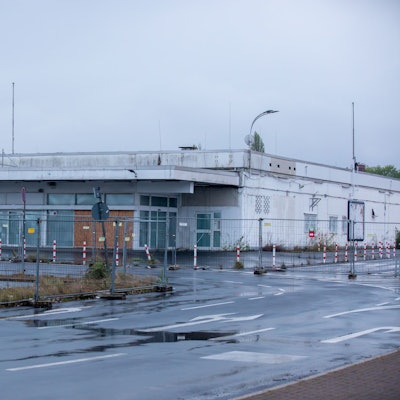 Seit Ende Juni 2022 ist der Real-Markt geschlossen. Seitdem verwahrlosen das Gebäude und das Gelände an der Rudolf-Diesel-Straße in Porz-Eil.