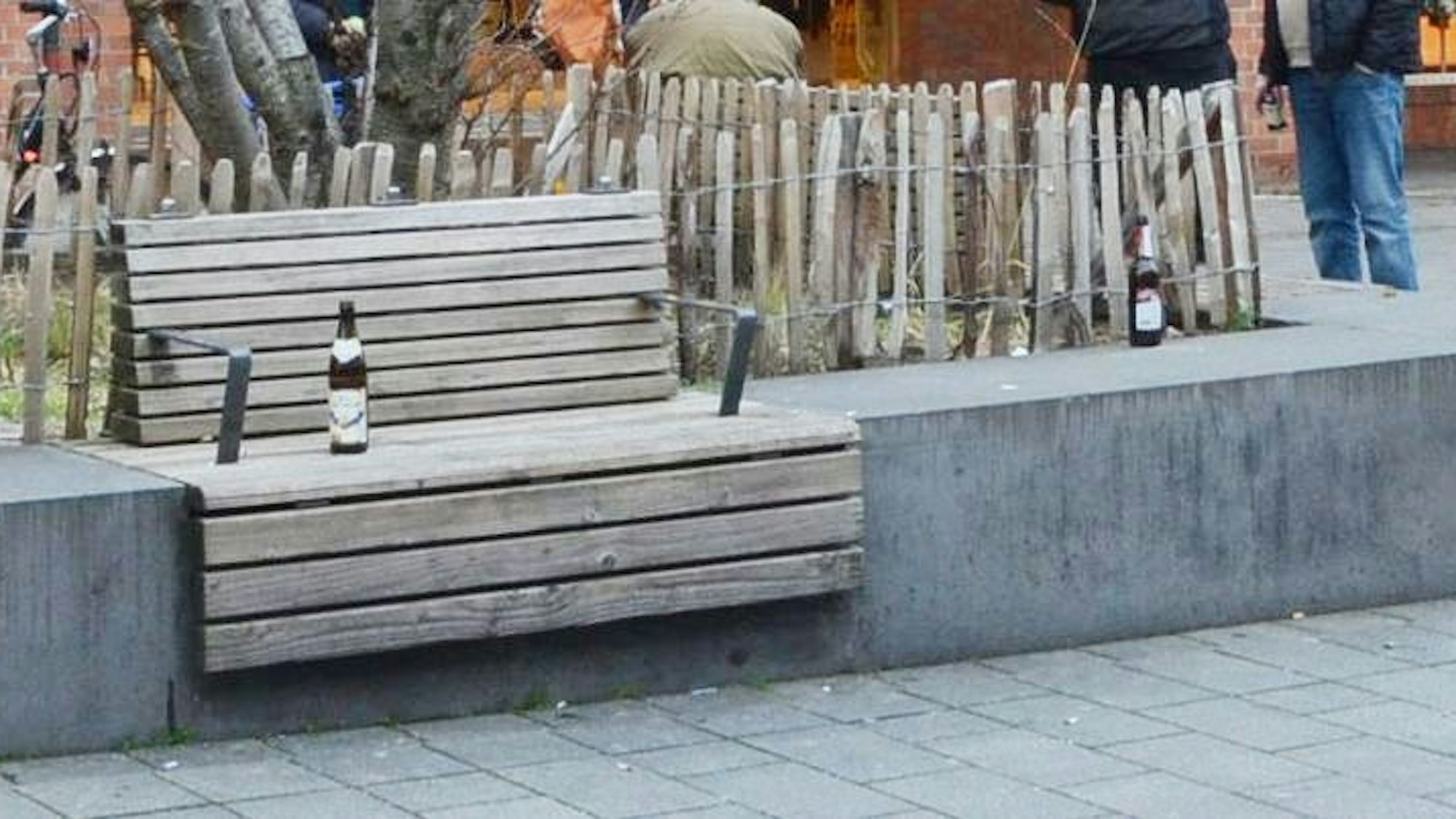 In der Troisdorfer Fußgängerzone und vor allem am City Center gibt es seit Jahren immer wieder Klagen über Störungen durch Suchtkranke