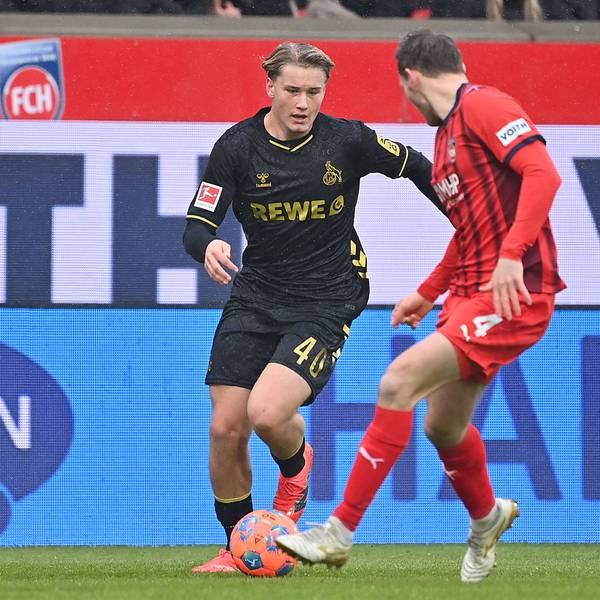 Fynn SCHENTEN 1.FC Koeln, Aktion,Zweikampf gegen Tim SIERSLEBEN Heidenheim. Fussball 1. Bundesliga Saison 2025/2026, 16.Spieltag, Spieltag16 1.FC Heidenheim - 1.FC Koeln 2-2 am 10.01.2026, VOITH ARENA *** Fynn SCHENTEN 1 FC Koeln , Action,duel against Tim SIERSLEBEN Heidenheim Football 1 Bundesliga Season 2025 2026, 16 Matchday, Matchday16 1 FC Heidenheim 1 FC Koeln 2 2 on 10 01 2026, VOITH ARENA