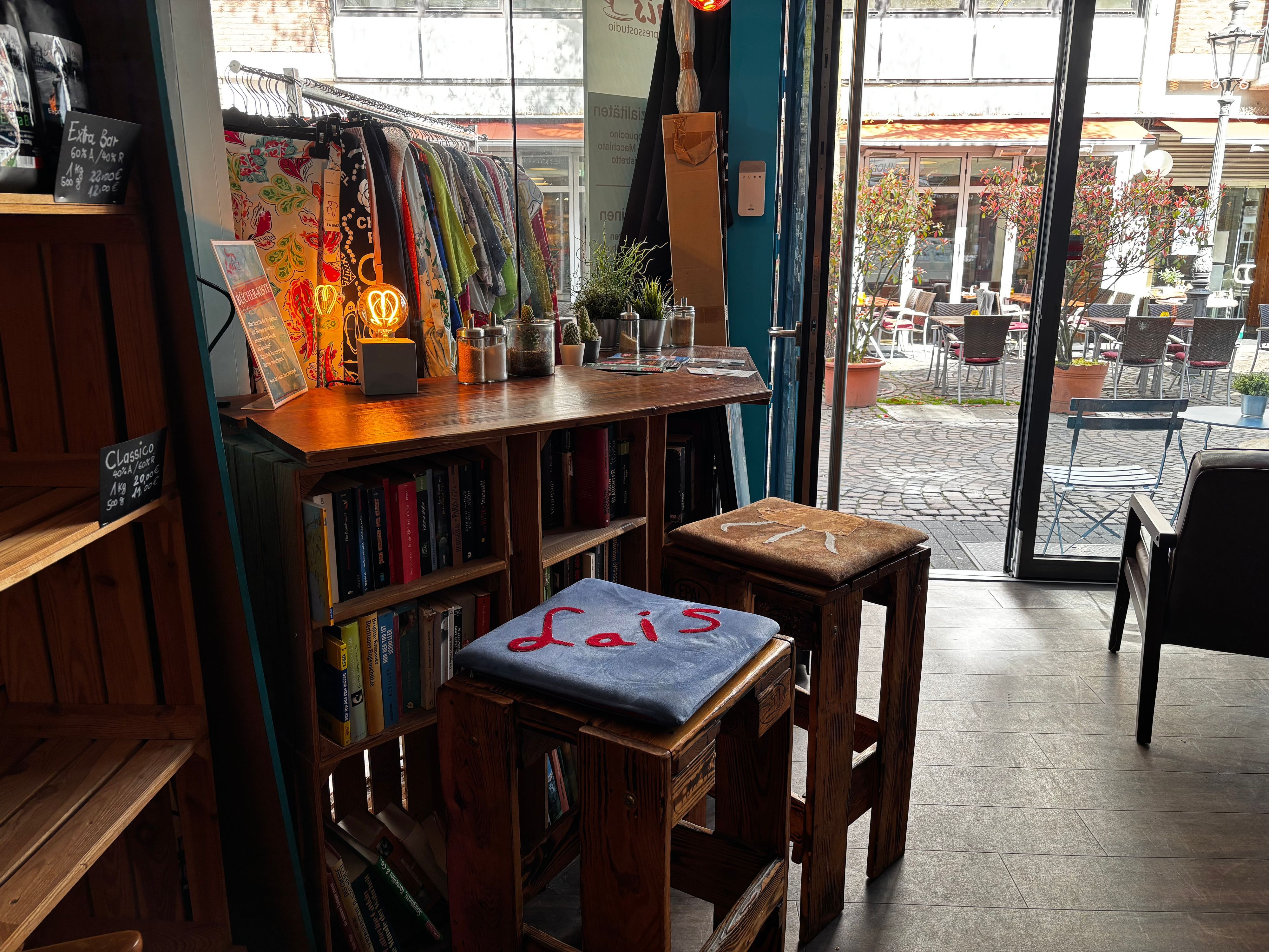 Blick in den vorderen Bereich des Espressostudios.