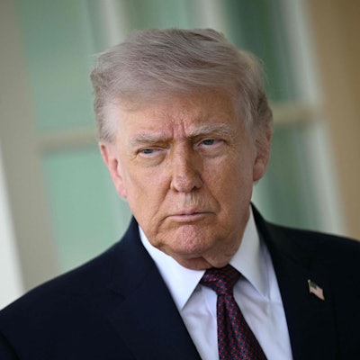 Donald Trump (hier am 13. April) hat erneut mit einem Jesus-Bild provoziert.