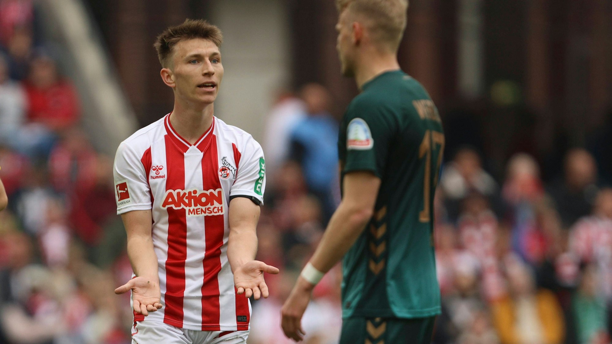 Kristoffer Lund im Spiel gegen Werder Bremen. Der Linksverteidiger überzeugt zwar mit Athletik und Tempo, hatte aber zuletzt Schwierigkeiten am Ball.