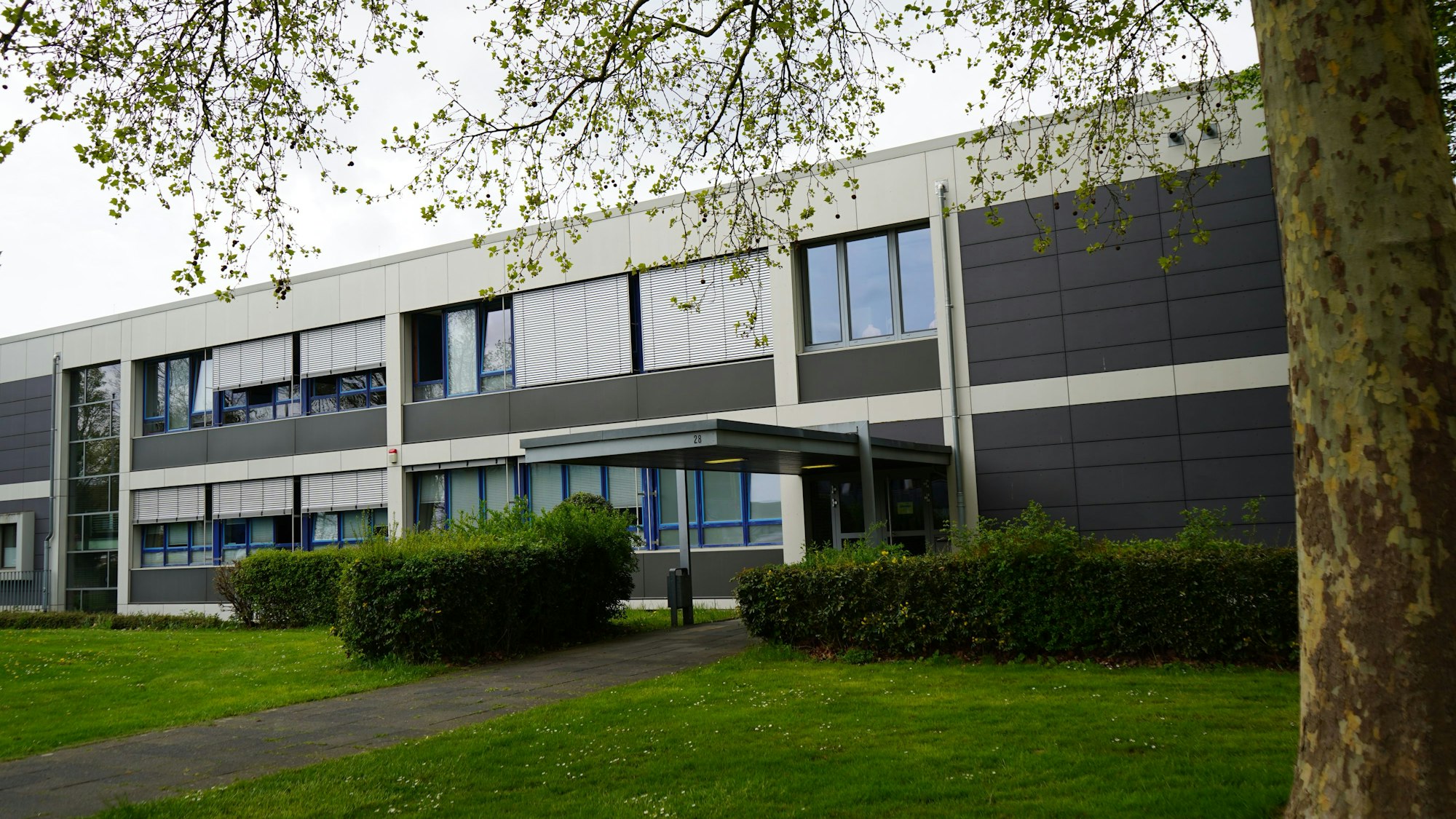 Das Bild zeigt die Realschule.