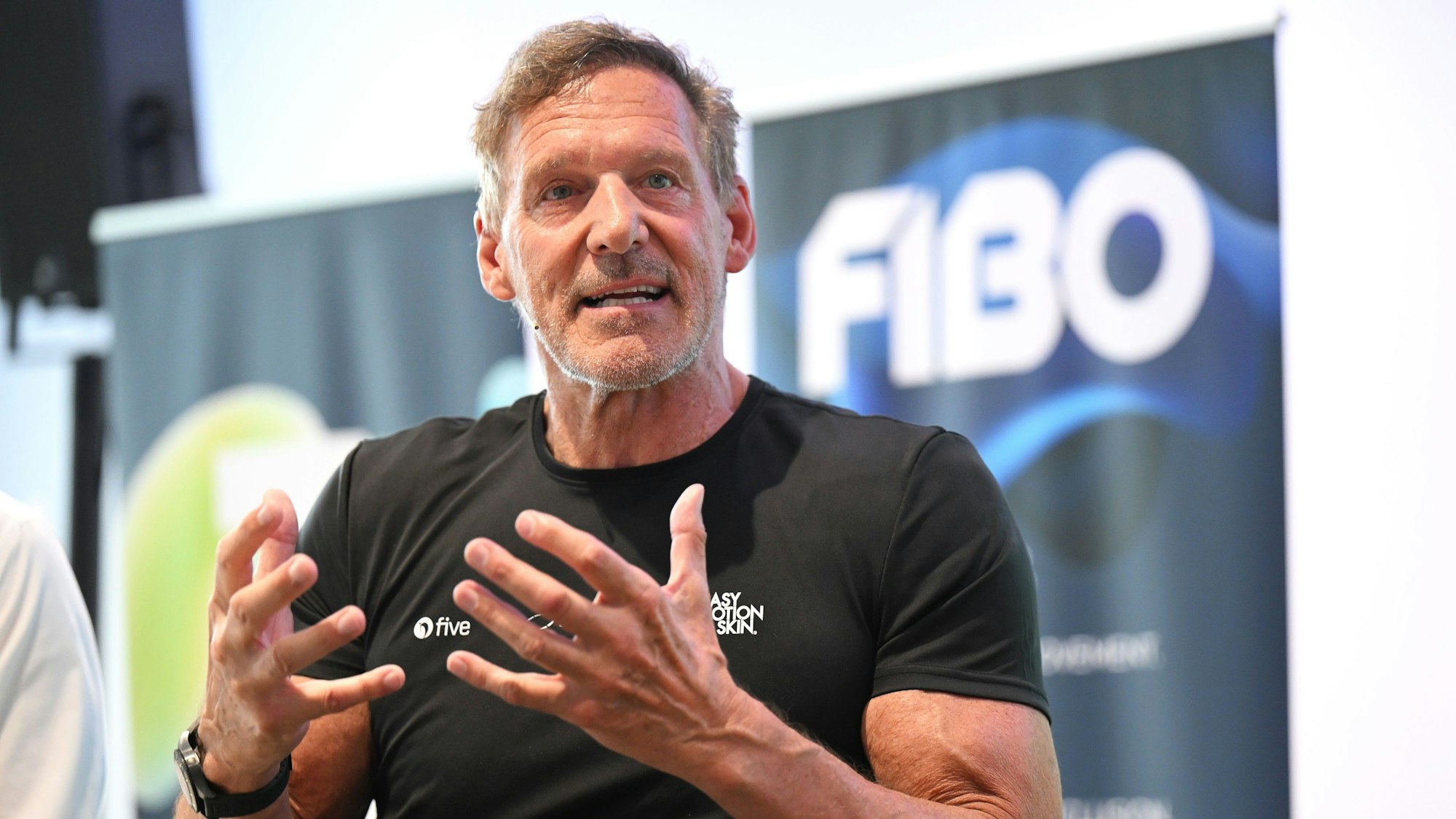 Der Hollywood-Schauspieler und frühere Bodybuilder Ralf Möller spricht bei der Eröffnungspressekonferenz der Fitnessmesse Fibo.