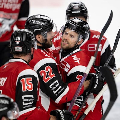 PENNY DEL 1 - Playoff Halbfinale - Kölner Haie - Eisbären Berlin Köln, 15.04.2026 Louis- Marc Aubry Kölner Haie, Sturm, 15 Maximilian Glötzl Kölner Haie, Verteidigung, 22 Dominik Bokk Kölner Haie, Sturm, 78 PENNY DEL 1 - Playoff Halbfinale - Kölner Haie - Eisbären Berlin am 15.04.2026 in der Lanxess Arena in Köln Deutschland. *** PENNY DEL 1 Playoff Semifinal Cologne Sharks Eisbären Berlin Cologne, 15 04 2026 Louis Marc Aubry Cologne Sharks, offense, 15 Maximilian Glötzl Cologne Sharks, defense, 22 Dominik Bokk Cologne Sharks, offense, 78 PENNY DEL 1 Playoff Semifinal Cologne Sharks Eisbären Berlin on 15 04 2026 at the Lanxess Arena in Cologne Germany Copyright: xBEAUTIFULxSPORTS/AndreasxDickx