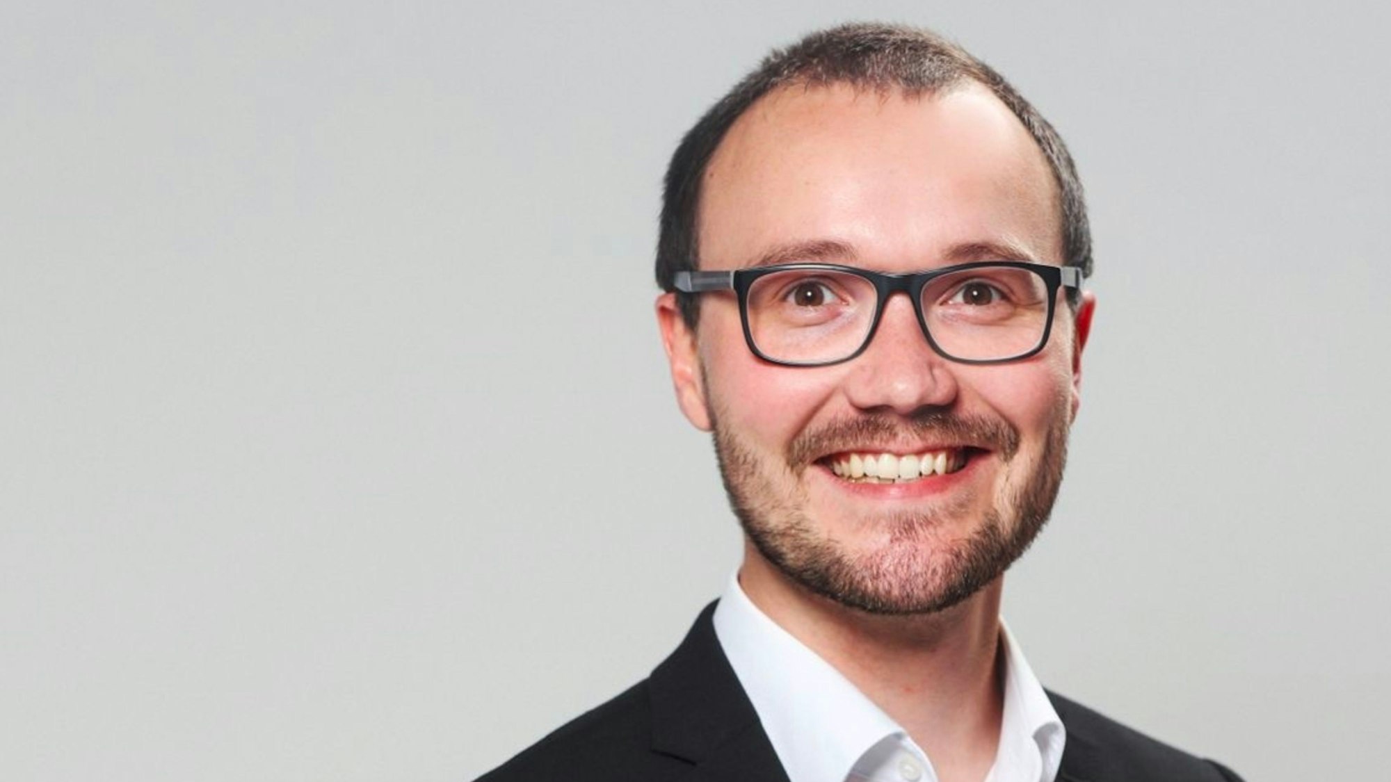 Zu sehen ist Bastian Frölich