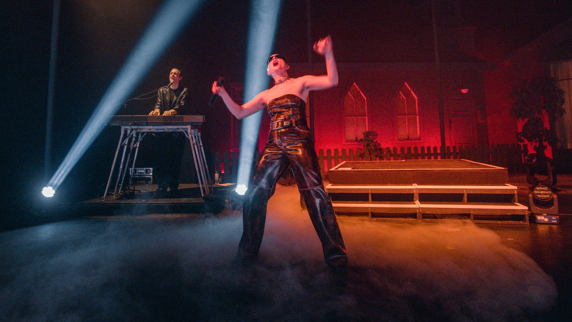 Sängerin Fuffifufzich (Vanessa Loibl) tritt im Depot 1 des Kölner Schauspiels auf.