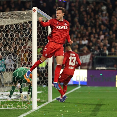 Treffer – versenkt! Luca Waldschmidt jubelt nach seinem 1:1-Ausgleichstreffer. Der Angreifer bewies bei seinem Elfmetertor gute Nerven.