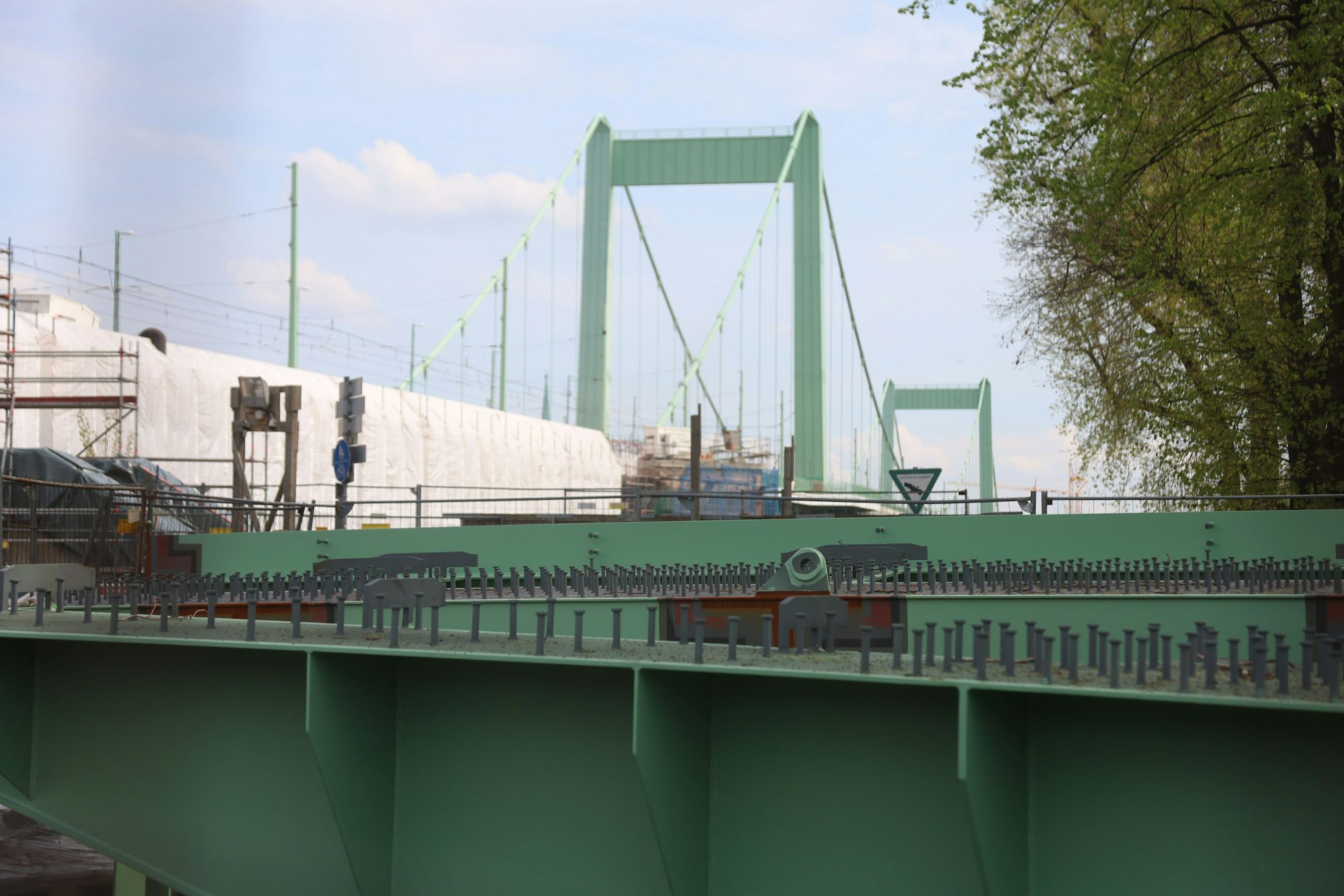 Die Instandsetzung der Mülheimer Brücke kostet 500 Millionen Euro.