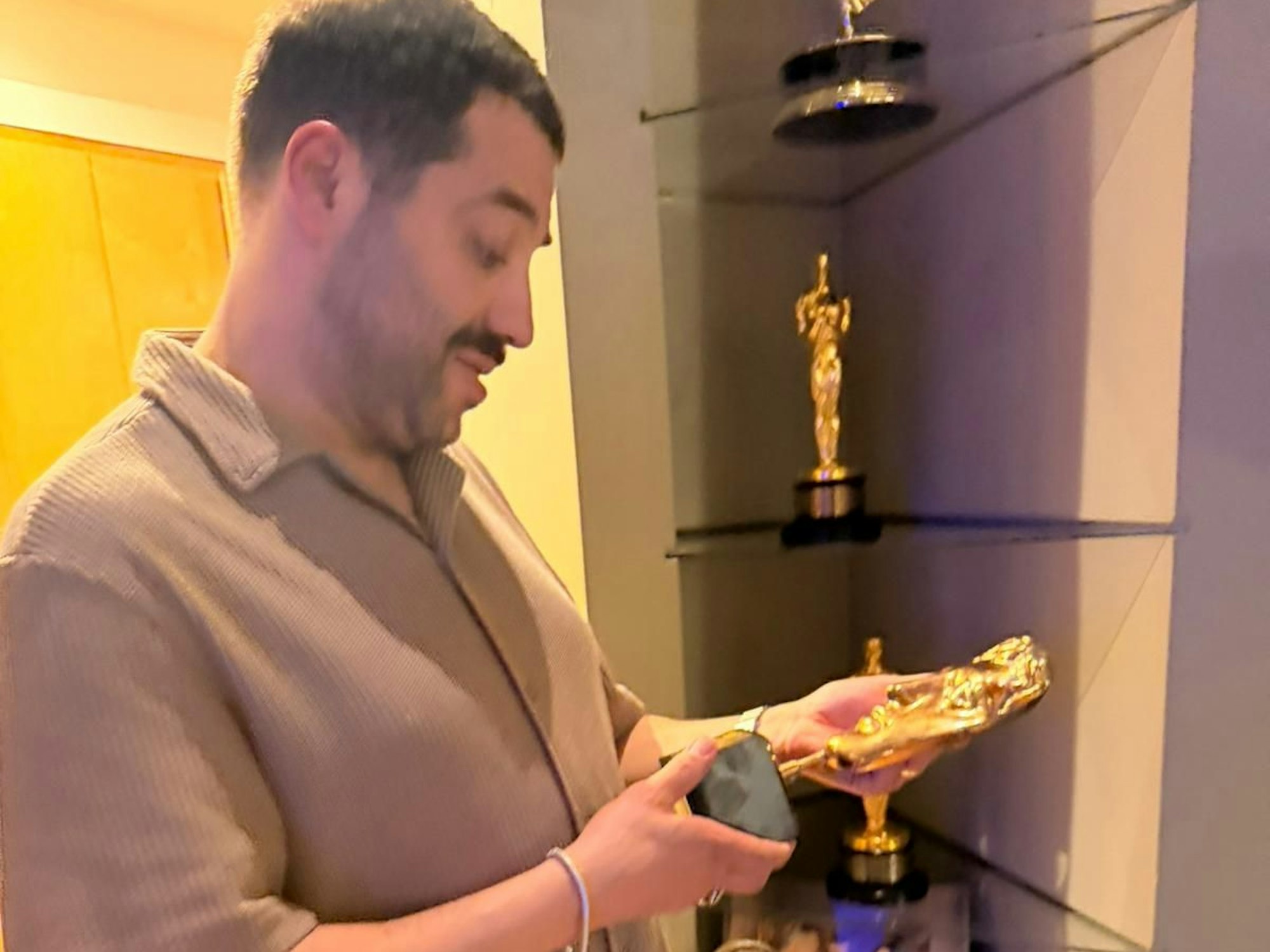 Kais Setti mit Oscars in der Hand