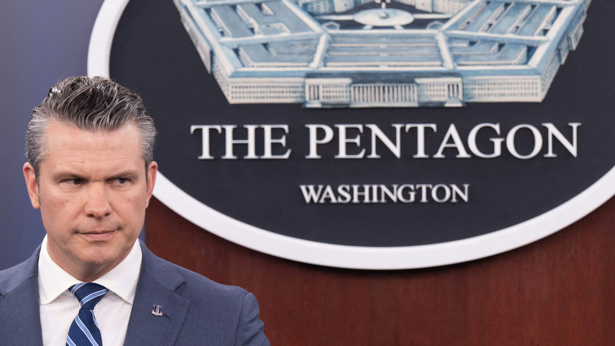 US-Verteidigungsminister Pete Hegseth spricht am 16. April 2026 während einer Pressekonferenz im Pentagon in Washington, D.C.