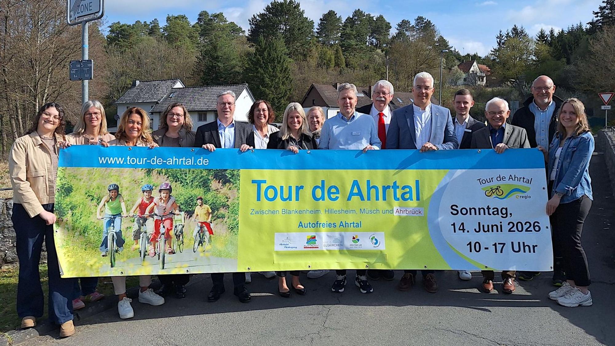 Das Bild zeigt diie Organisatoren der Tour de Ahrtal.