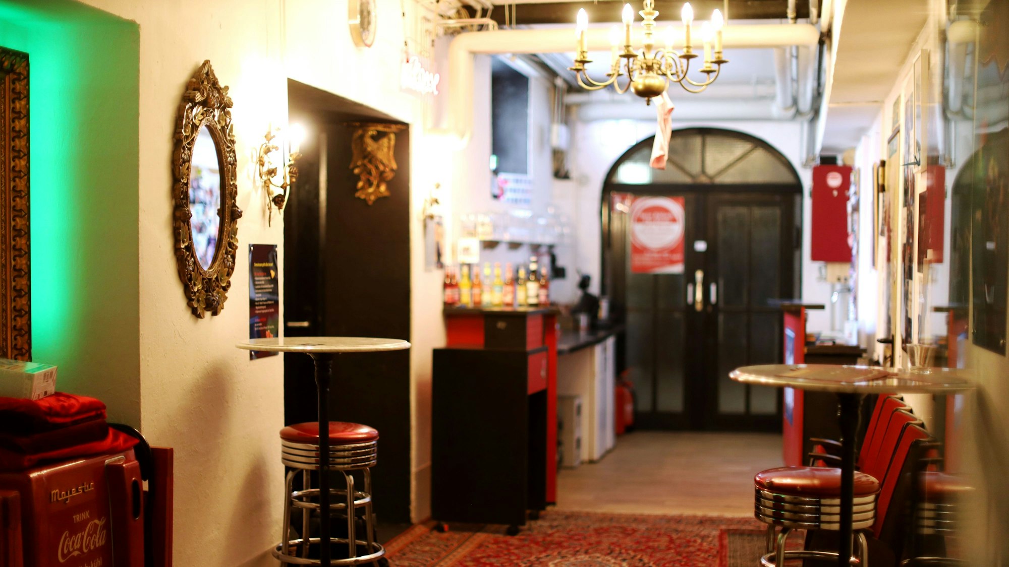 Aus der Zeit gefallen, aber voller Charme: das Theater-Foyer.