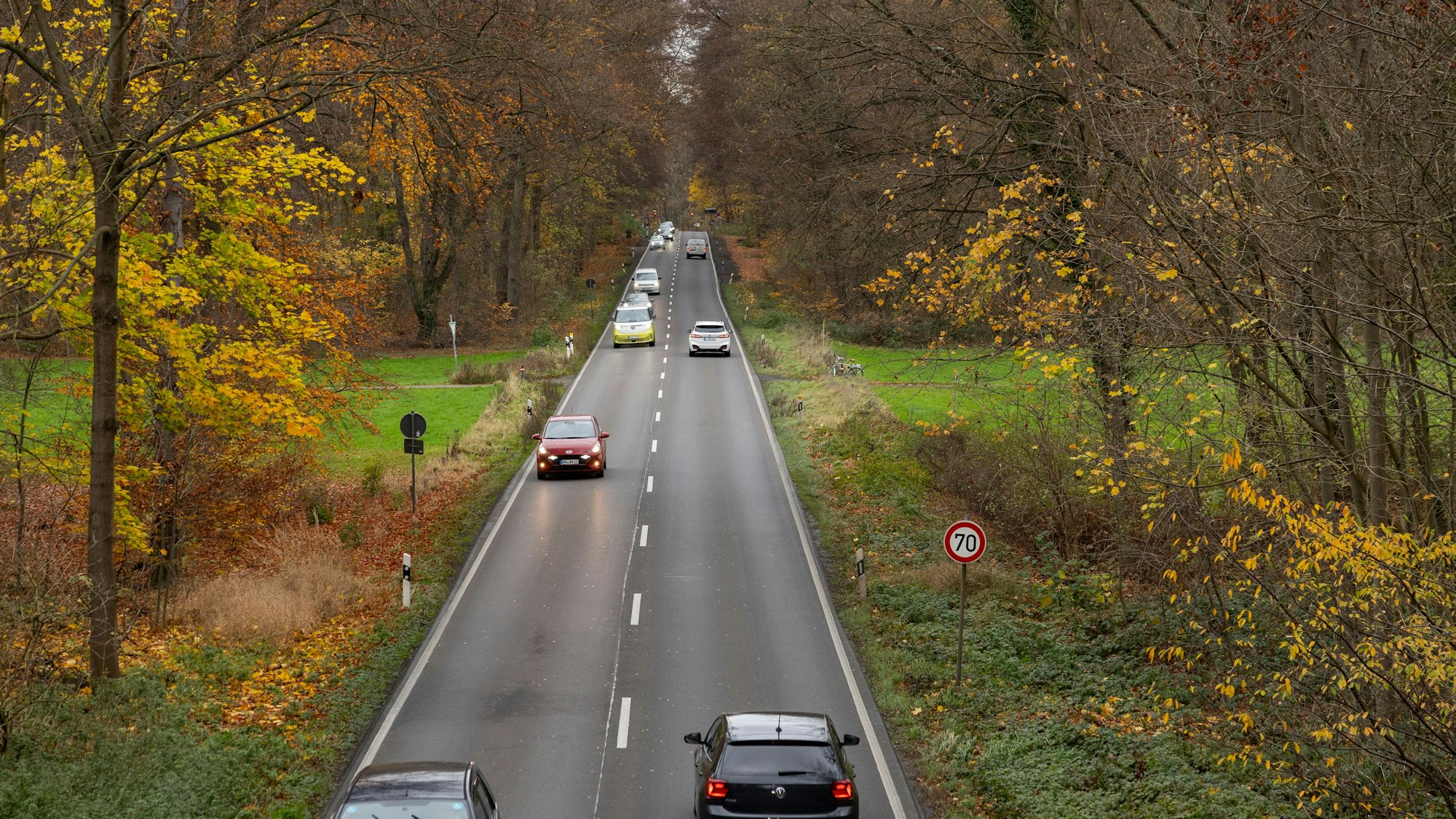 Die Amokfahrt führte den Angeklagten auch zur Kölner Militärringstraße. (Symbolbild)