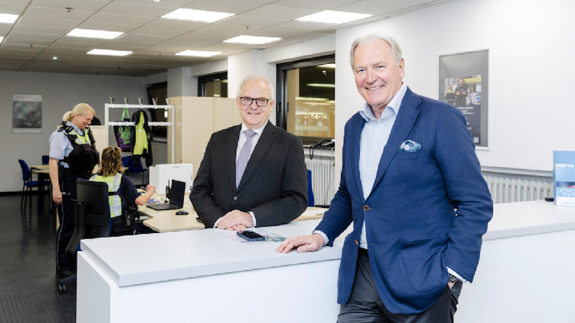 Johannes Hermanns (l.) und Gerald Böse eröffneten die neue Anlaufstelle.